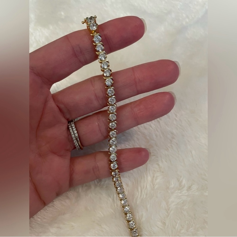 Stunning! 14k gold tennis bracelet